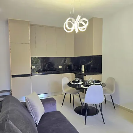 Happy By The Sea 092