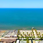 Happy By The Sea 092 شقة *
