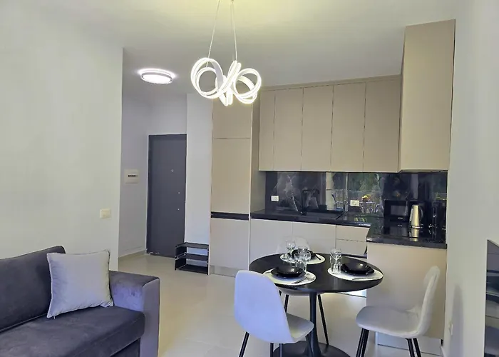 Happy By The Sea 092