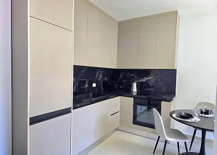 Happy By The Sea 092 *