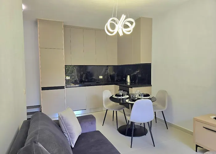 Happy By The Sea 092