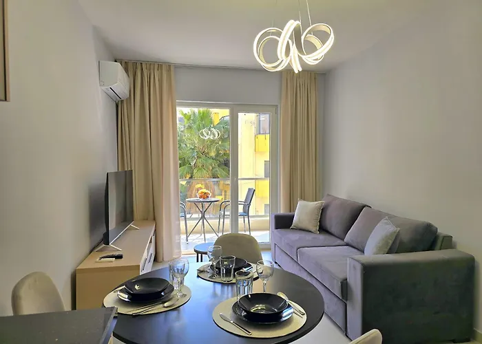 Happy By The Sea 092 *