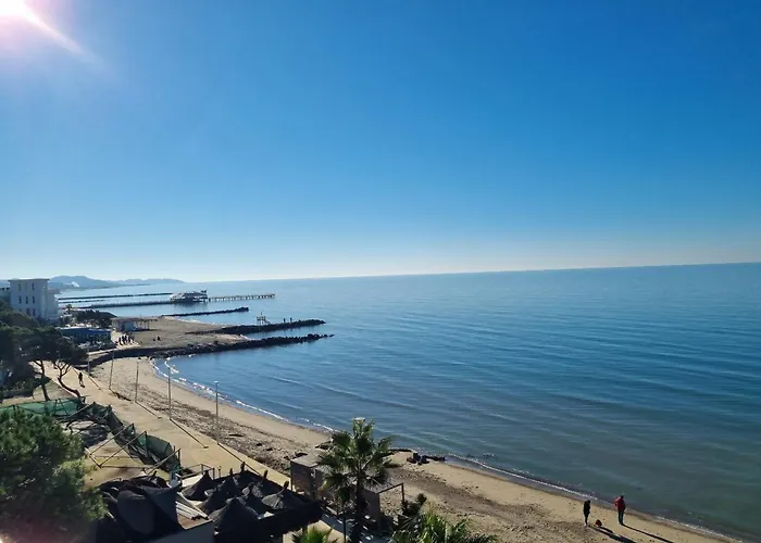 Happy By The Sea 092 *